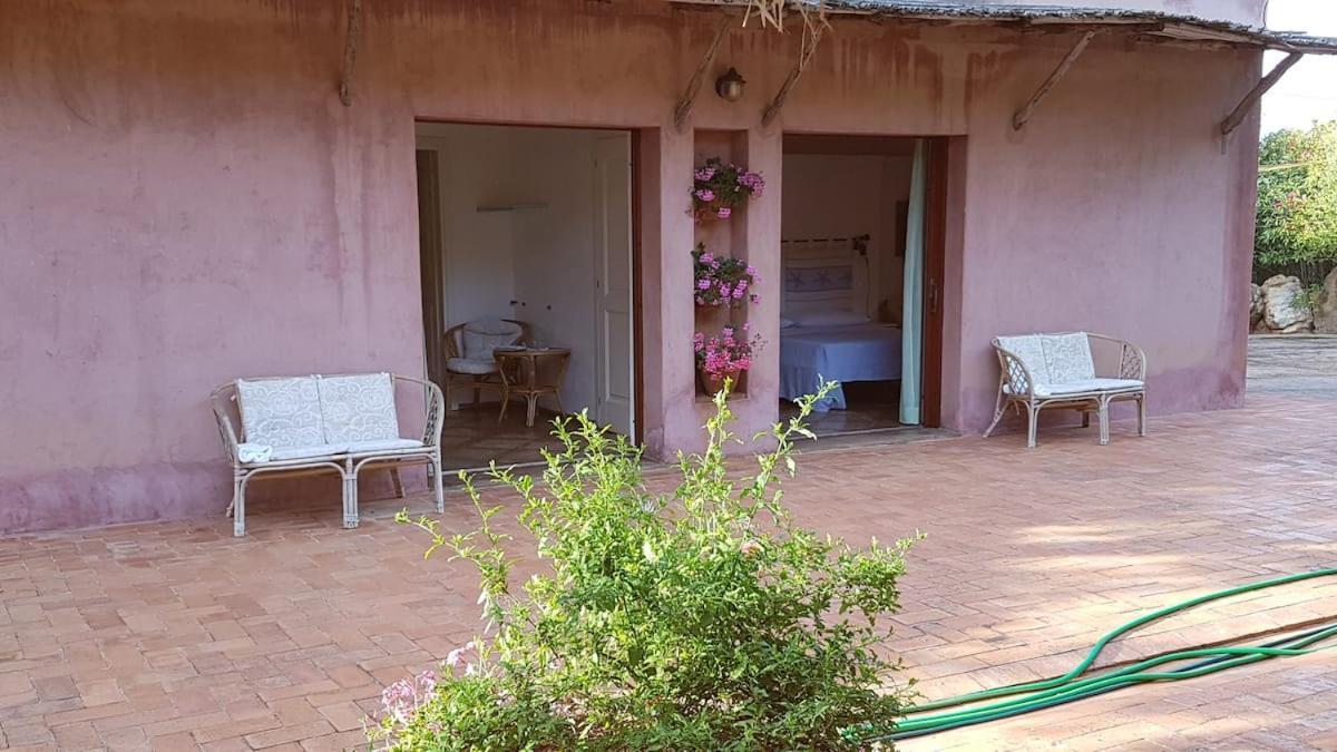 B&B Le Corti Di Aloa San Pantaleo Dış mekan fotoğraf