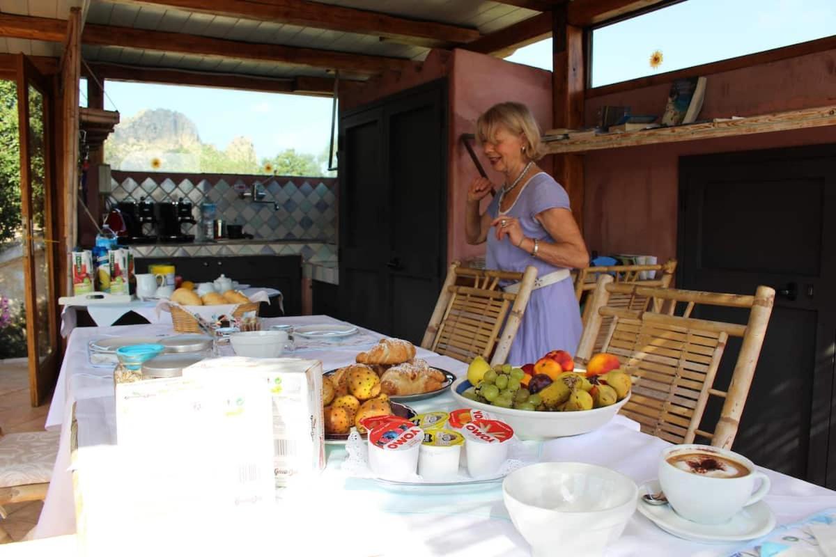 B&B Le Corti Di Aloa San Pantaleo Dış mekan fotoğraf